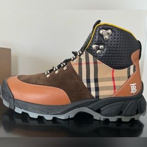 Brand New Burberry men’s shoe 10.5